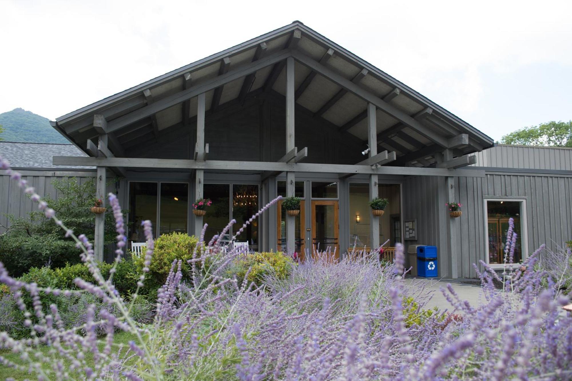 Peaks Of Otter Lodge Bedford Exterior photo
